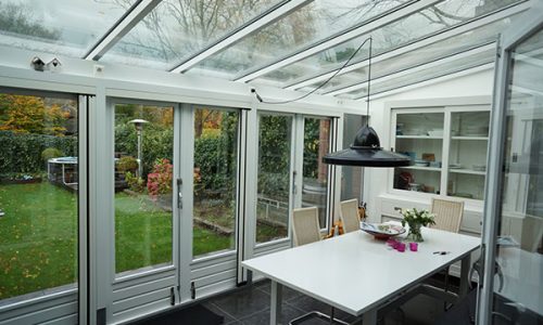 Serredak met zonwerend glas